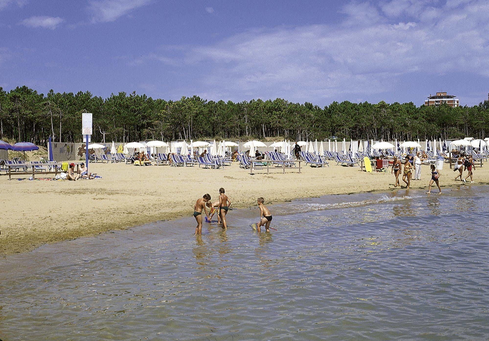 Hotel Meridianus Lignano Sabbiadoro Exterior foto